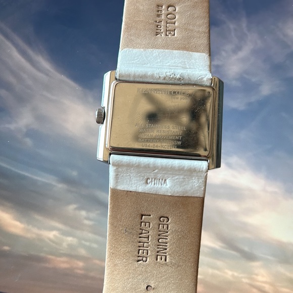 Kenneth Cole Big & Chunky Watch - Picture 4 of 14